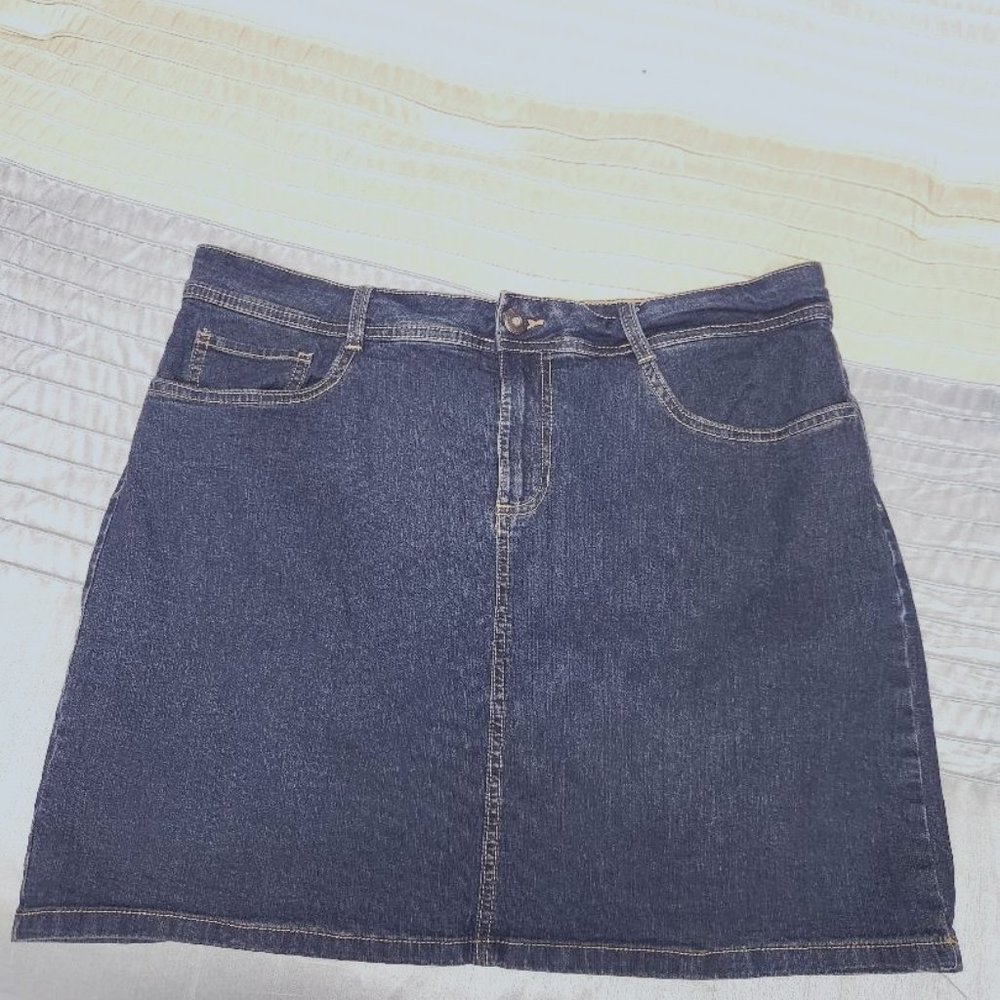 St. John's Bay Women's Mid Rise Denim Skort - Size 14 Regular